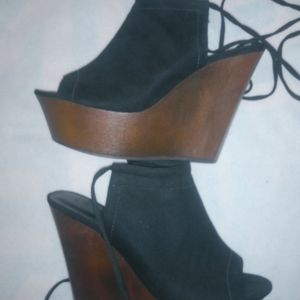 New black lace up wedges